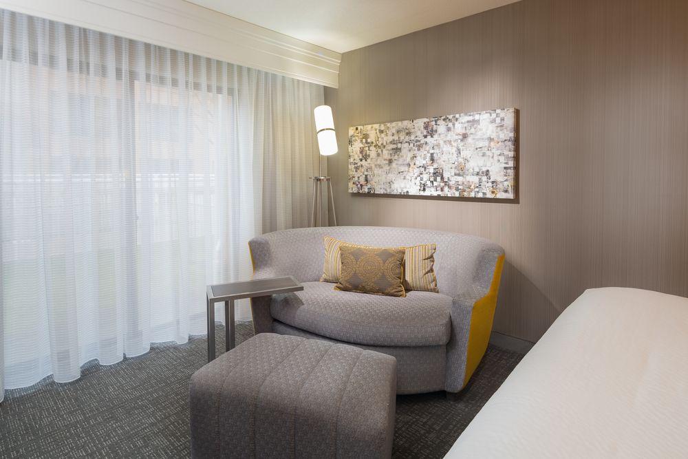 Courtyard By Marriott New Haven Orange Hotel Ngoại thất bức ảnh