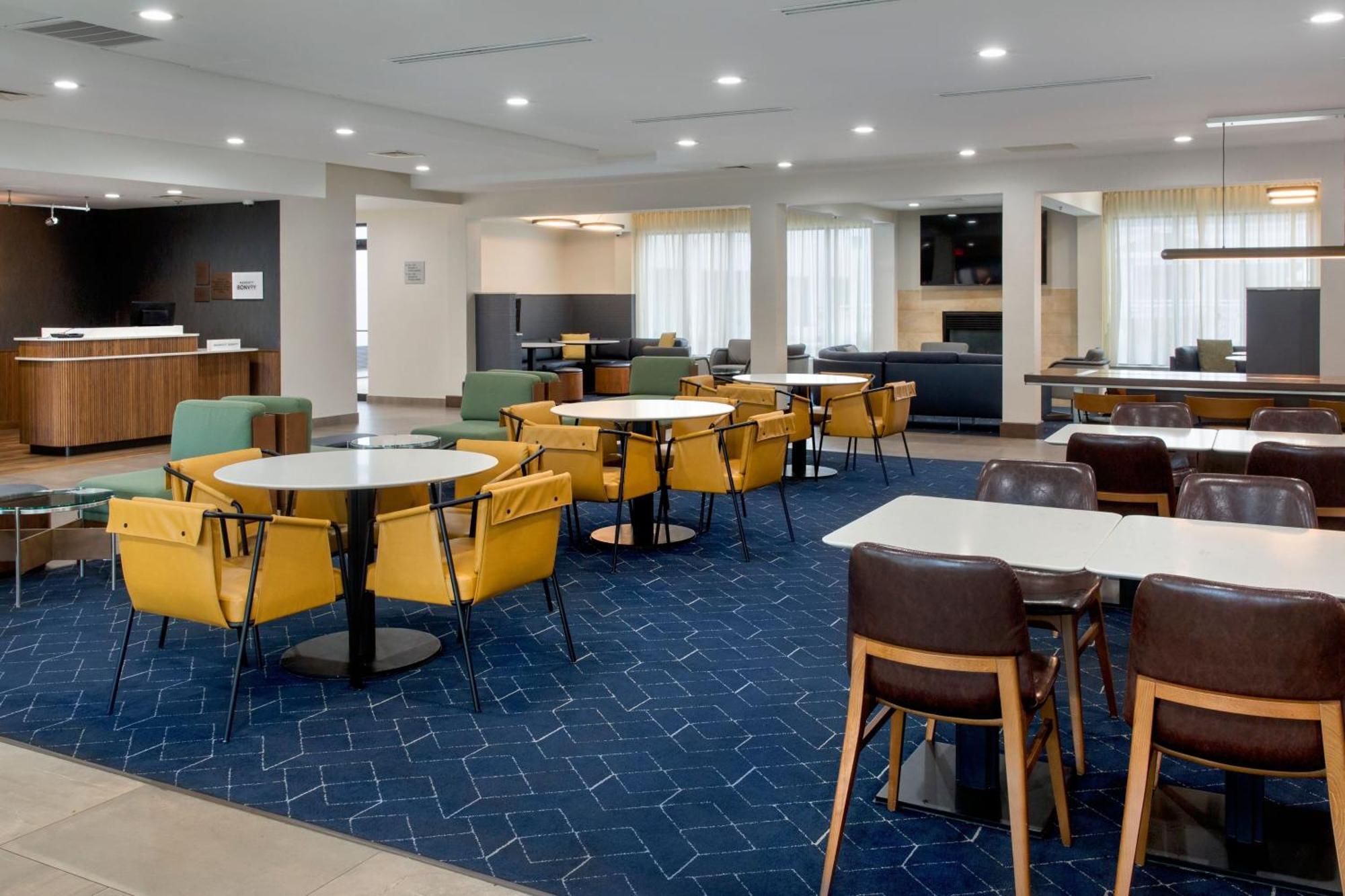 Courtyard By Marriott New Haven Orange Hotel Ngoại thất bức ảnh
