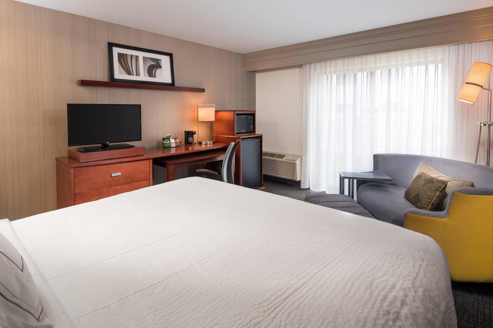 Courtyard By Marriott New Haven Orange Hotel Ngoại thất bức ảnh